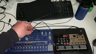 How to Sync Korg Volca Drum/Bass/Beats.... with Behringer TD3? Short No Talking Tutorial