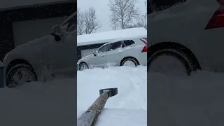 Volvo XC60 AWD in deep snow