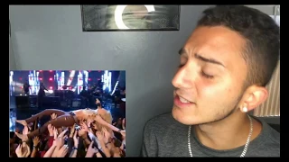 SHAKIRA: OBJECTION (TANGO) LIVE VMAS 2002 (FIRST REACTION)