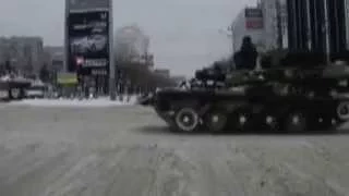 Аварии на дороге 2014! В центре города БМП тащит фуру