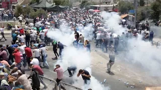 Israeli police clash with Muslims in Jerusalem's Old City