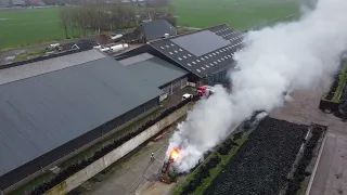 Landbouwvoertuig vliegt in brand in Boornbergum