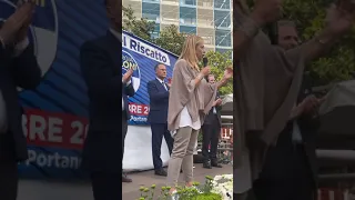 Giorgia Meloni: Ora in piazza a Salerno. Collegatevi in diretta