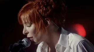 REACTION to MYLENE FARMER  - Je te rends ton amour (I give you back your Love) 2009 LIVE