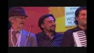 Johnny Depp speaks French at 2002 World Music Awards