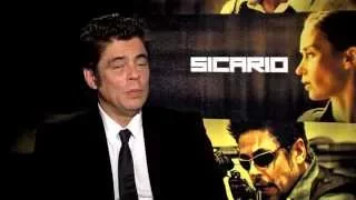 Ver Tierra de Nadie - Sicario - Entrevista Benicio del Toro - Crackle