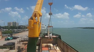 Roborigger loading the Trinity Bay in Cairns (November 2021)