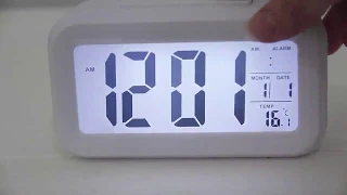 Alarme Bosdontek LED Smart Digital Clock Snooze 5 minutes, Un réveil qui fait son job