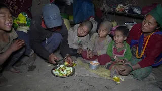 Nepali village || Gathering green vegetables in the village and cooking vegetables