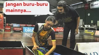 BEGINI Seriusnya DUTA SO7 saat Jadi Pelatih Badminton Anaknya