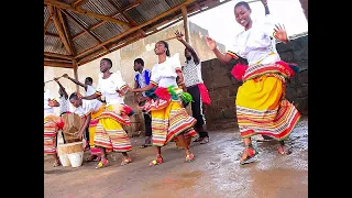 Kiganda dance from central part of Uganda {nankasa bakisimba muwogola}