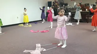 Danza cristiana de niñas,,,,la niña de tus ojos