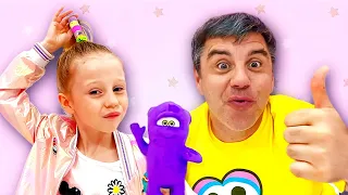 Nastya ve babası en sevdikleri filmi izliyor | Çocuklar için videoların derlenmesi