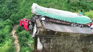 Top 10 Extreme Dangerous Idiots Truck Fails Compilation ! Crazy Heavy Equipment Drive skills