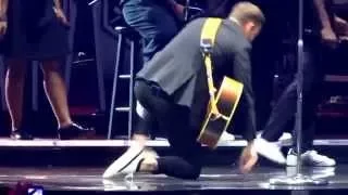 Justin Timberlake and Garth Brooks - Friends In Low Places - Nashville, December 19, 2014