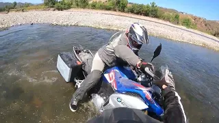 Husqvarna Norden 901 and Bmw GS850 river crossing almost crash Mexico