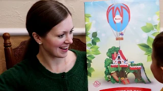 Распаковка подарка от KINDER SURPRISE, KINDER -  домик на дереве