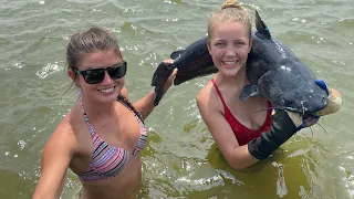 Catfish Noodling: Girls Grabbing Catfish on One of our Last Trips of the Season!