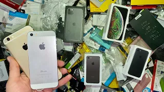 Finding 2 WORKING iPhones Dumpster Diving Apple Store!!