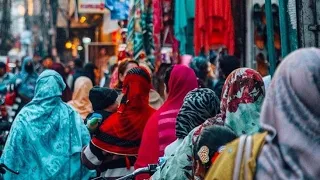 Walking in Faisalabad, Pakistan - A Vibrant Street Market in 4K | City Tour