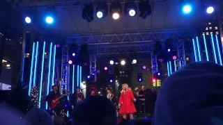 Kelly Clarkson: Run Run Rudolph Live