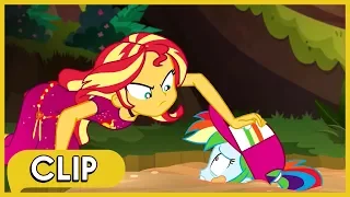 Sunset y Twilight salvan a Rainbow Dash - MLP: Equestria Girls [Español Latino]