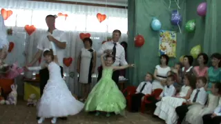 танец пап с дочками Malenkaya dochka - Igor Nikolaev