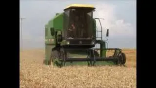 John Deere 1055 combine