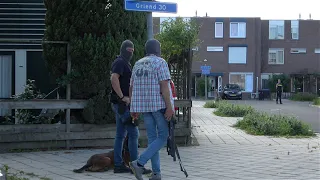 Aankomst Arrestatieteam Dienst Speciale Interventies en inval na schietincident in Lelystad!