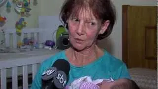 MULHER QUE FOI MÃE AOS 61 ANOS COMEMORA SEU PRIMEIRO DIA DAS MÃES