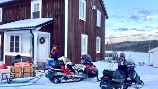 Torpet. Risky spårbrytning, matlagning över eld, snöskoteråkning och en hel del Ha det bra!