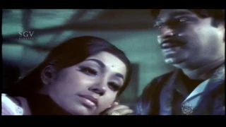 Puttanna Kanagal Movie Scenes | Jayanthi is happy to see captain Scenes | Edakallu Guddada Mele