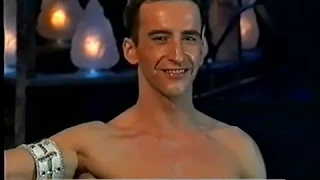 Christopher, trapéziste, "Le Plus Grand Cabaret Du Monde" en 1999