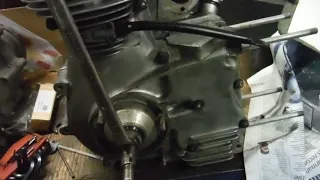 Royal Enfield 350 Redditch Bullet 24mm ring spanner engine turning and ignition timing trick.