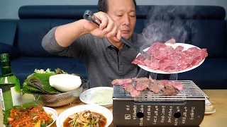 Korean beef ribs grilled on a mini brazier & Soju - Mukbang eating show