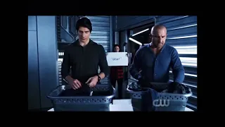 Legends of tomorrow being chaotic for almost 8 minutes