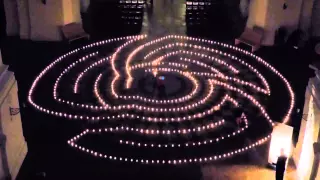 Ein Lichter-Labyrinth entsteht