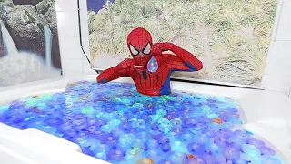 Spider Man Popping 1000 Water Balloons! #2