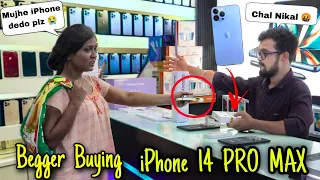 BEGGER Buying iPhone 14 Pro Max 😱 Gone *Shocking* 🤯 Mall Se Nikal Diya