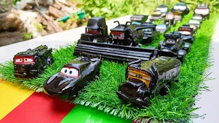 Clean up muddy mini Cars & disney car convoys! Play in the garden #062