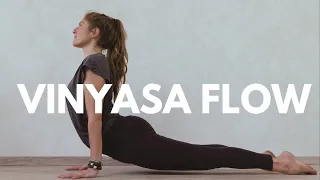 SANFT FLIEßENDES VINYASA YOGA für jeden Tag | 30 Min. Outdoor Yoga