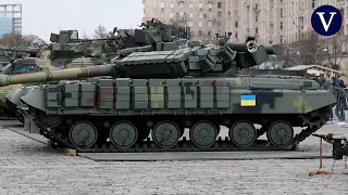 Russia captures tanks and weapons operating in Ukraine and puts them on display