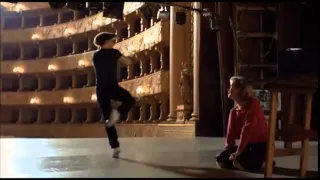 Baryshnikov dança ao som de Koni priveredlivye