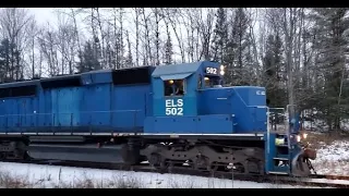 This Engineer Gives A Wave As The Train Heads South To Green Bay, WI #trainvideo #trains