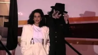 Michael Jackson and wife Lisa Marie Presley arrive in Hungary
