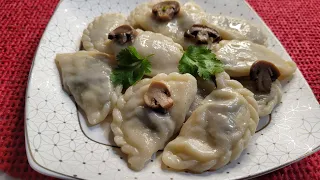 Тесто на крутом кипятке заварное.Вареники с картошкой и гриба..Dumplings with potatoes and mushrooms