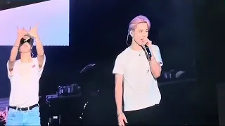 BTS en concierto (jimin se cae)