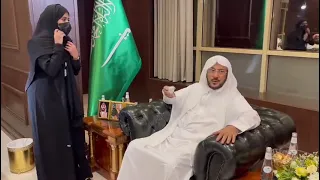 معالي وزير الشئون الاسلامية د. عبداللطيف ال الشيخ يكلف فتاة برئاسة قسم الإعلام بفرع الوزارة في مكة