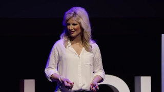 How Vultures Innovate Forensic Science | Lauren Pharr | TEDxLSU