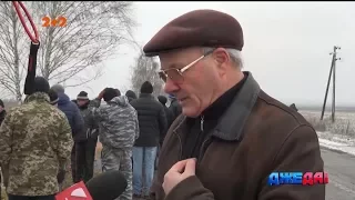 Повстання людей проти машин: мешканці 5 сіл на Київщині вийшли боронити свої домівки